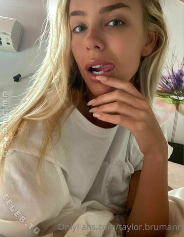 Taylor Brumann nude photo 5