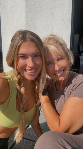 Taylor Mathis photo 2