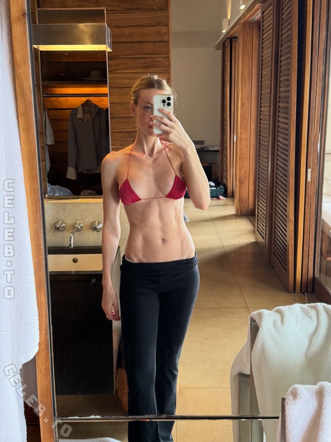 Taylor Mega nude photo 1