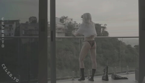 Taylor Momsen photo 1