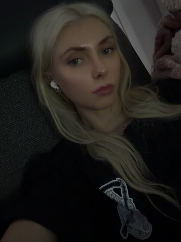 Taylor Momsen nude photo 1
