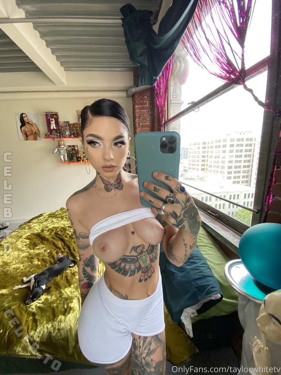 Taylor White nude photo 2