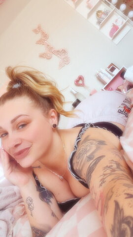 Tayxkay nude photo 1