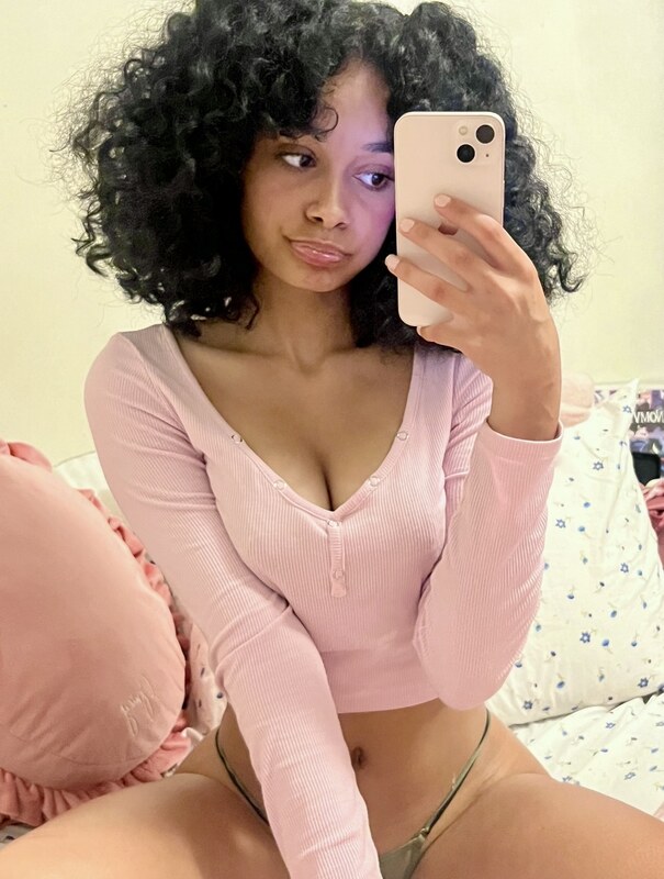 Tazeana nude photo 1