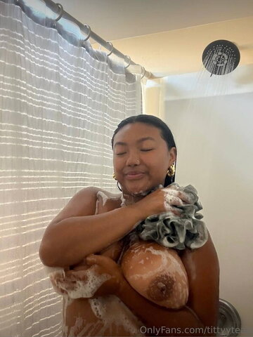 Teadahsavy nude photo 9