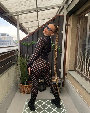 Teetwerk nude photo 2