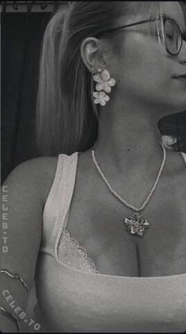 Teilzeitsami nude photo 11