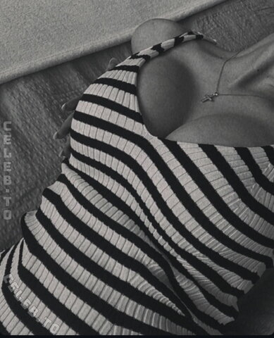 Teilzeitsami nude photo 9