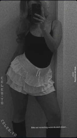 Teilzeitsami nude photo 7