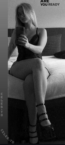 Teilzeitsami nude photo 9