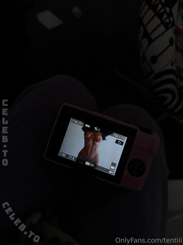 Tentiii nude photo 12