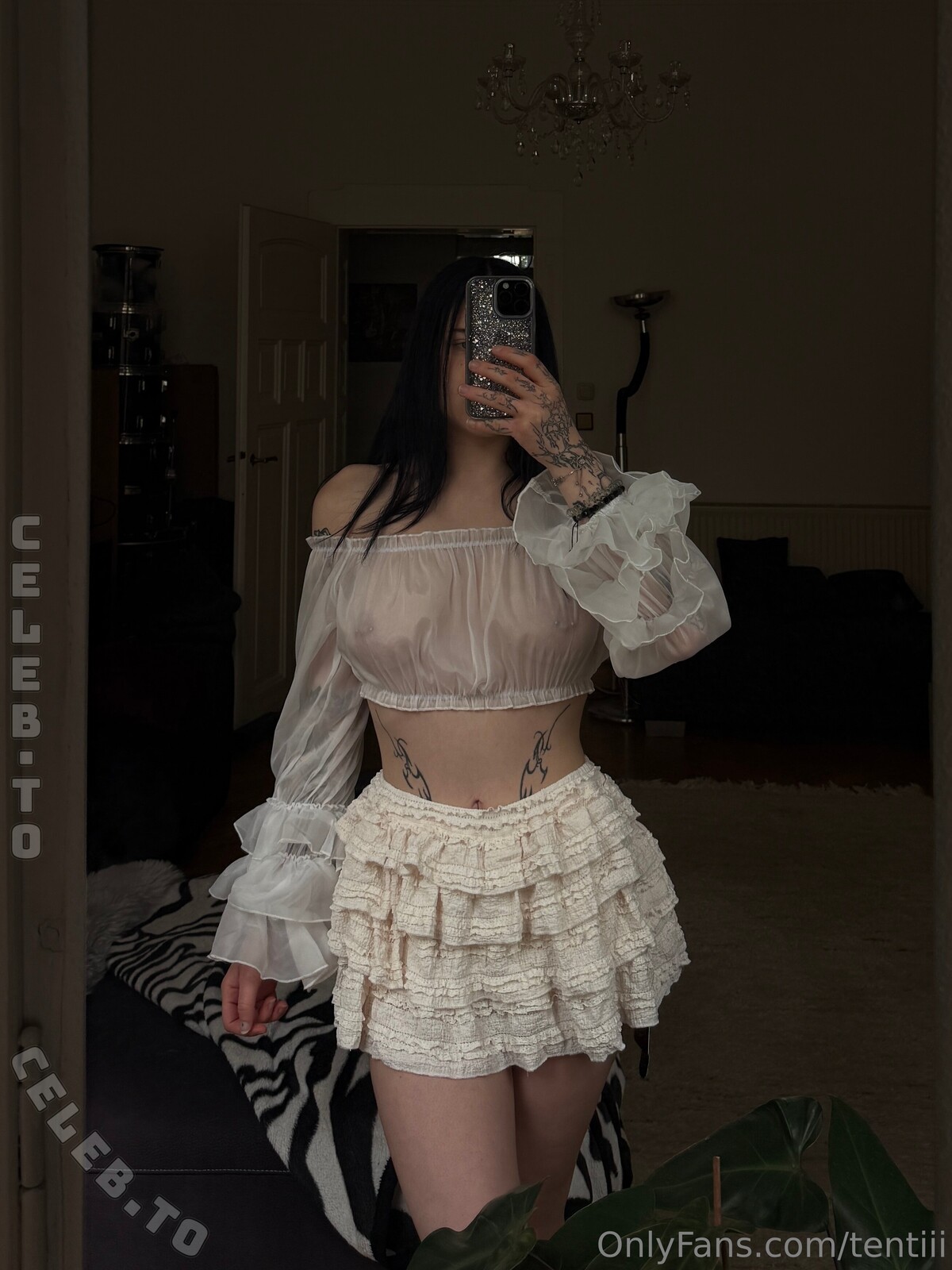 Tentiii nude photo 1