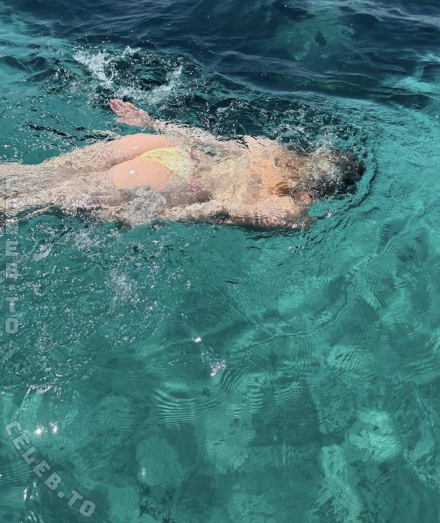 Teresa Bauer nude photo 2