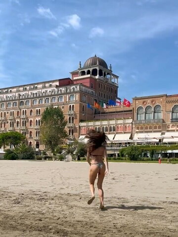 Thaila Ayala nude photo 4