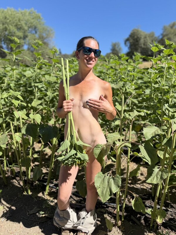 @thatfarmgirllaura nude photo 5