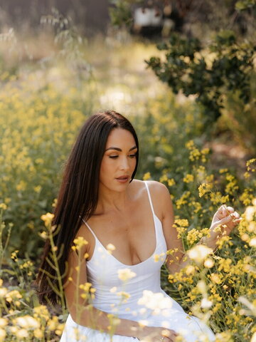 The Bella Twins: Nikki Bella & Brie Bella Hot (3 photos)