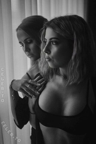 thealeexa nude photo 11