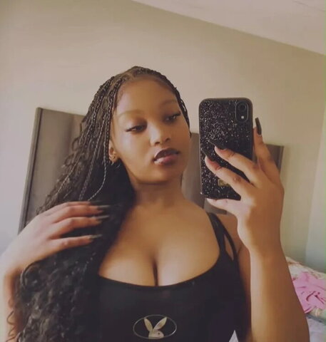 TheeRealBaddie nude photo 3