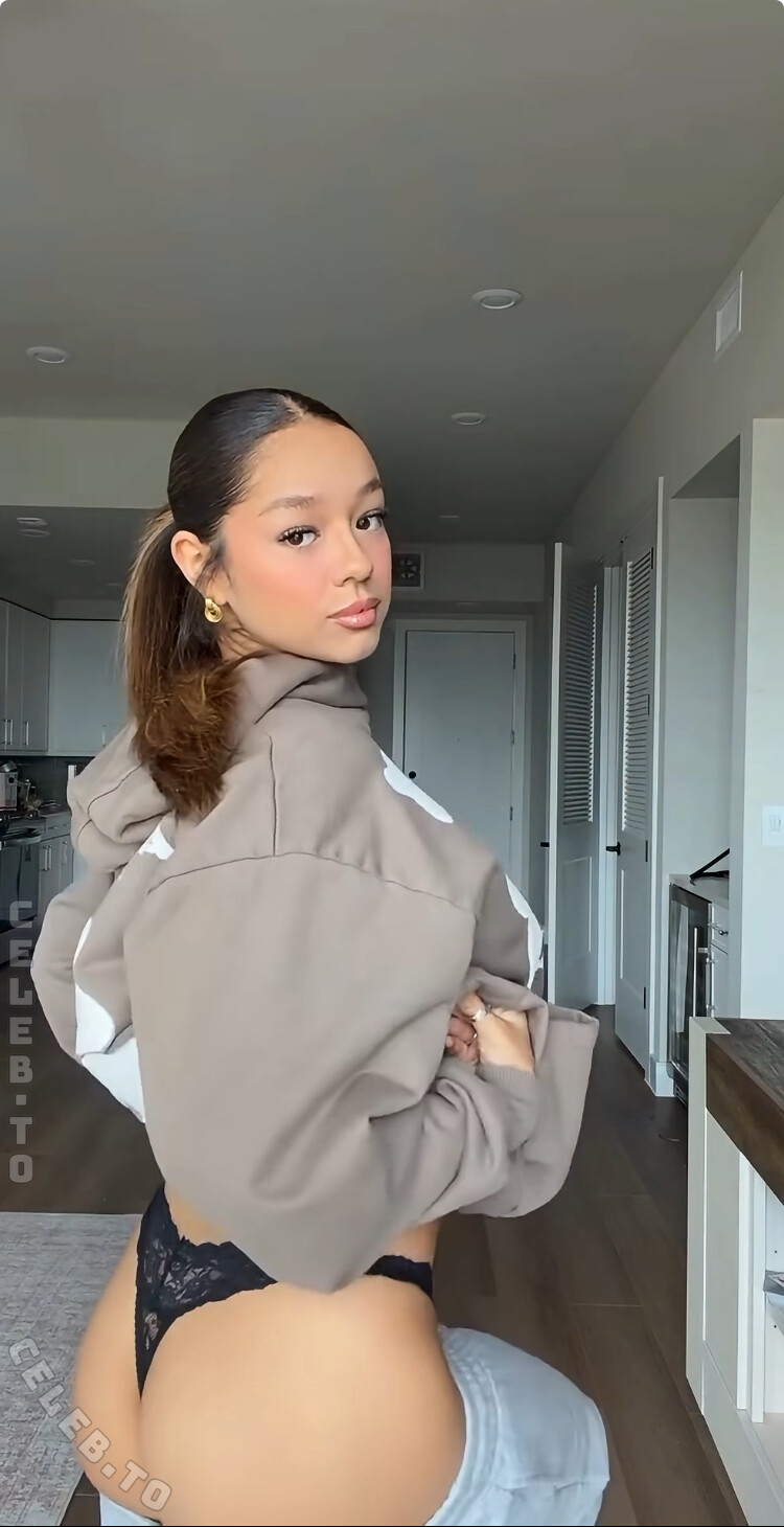 themikkiangel nude photo 4