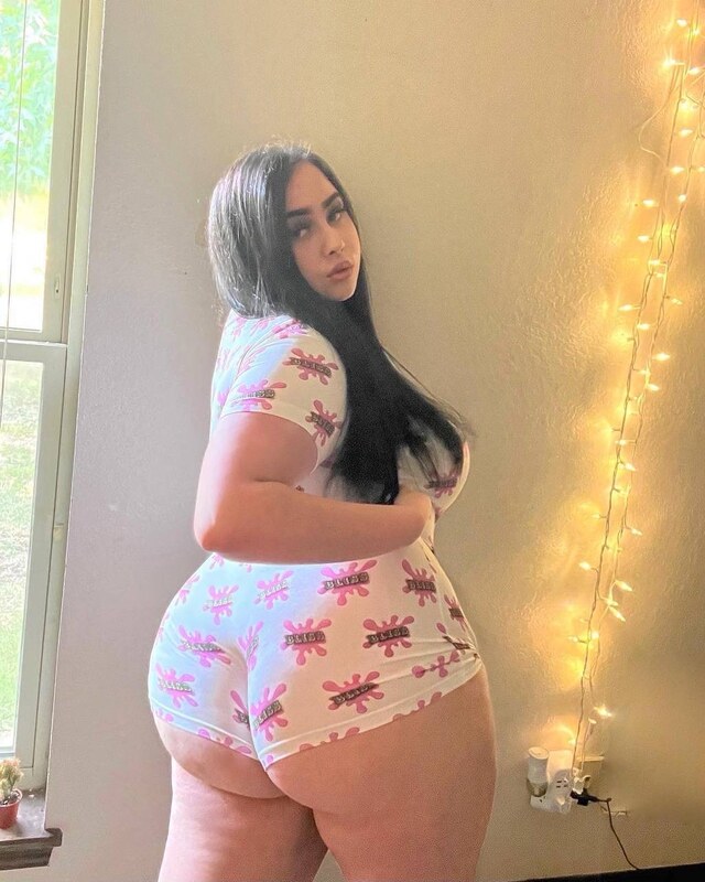 Thepaperem nude photo 5