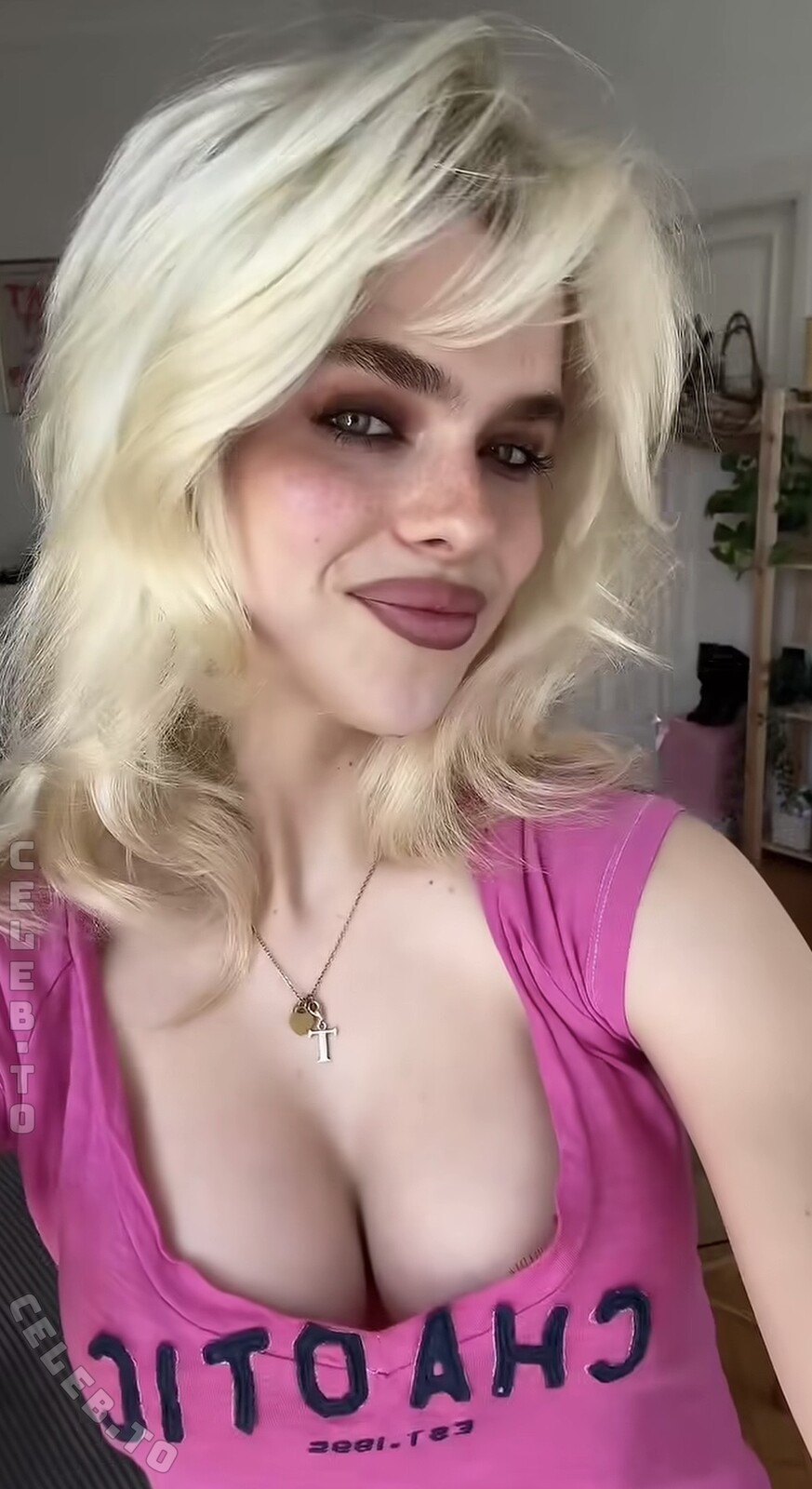 Theresa.vth nude photo 1