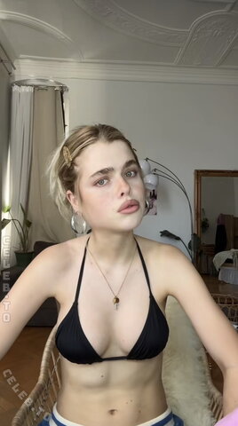 Theresa.vth – TikTok in Bikini
