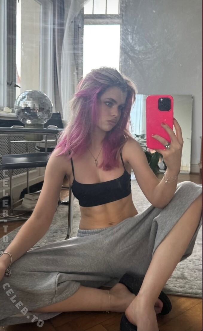 Theresa.vth nude photo 1