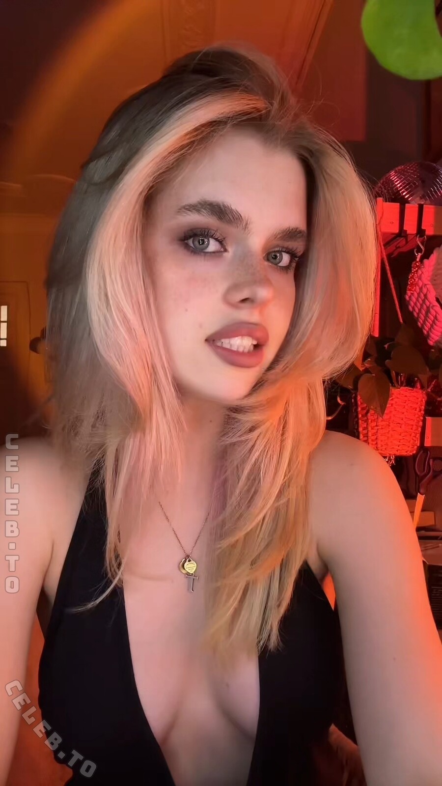 Theresa.vth nude photo 1