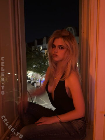Theresa.vth nude photo 1