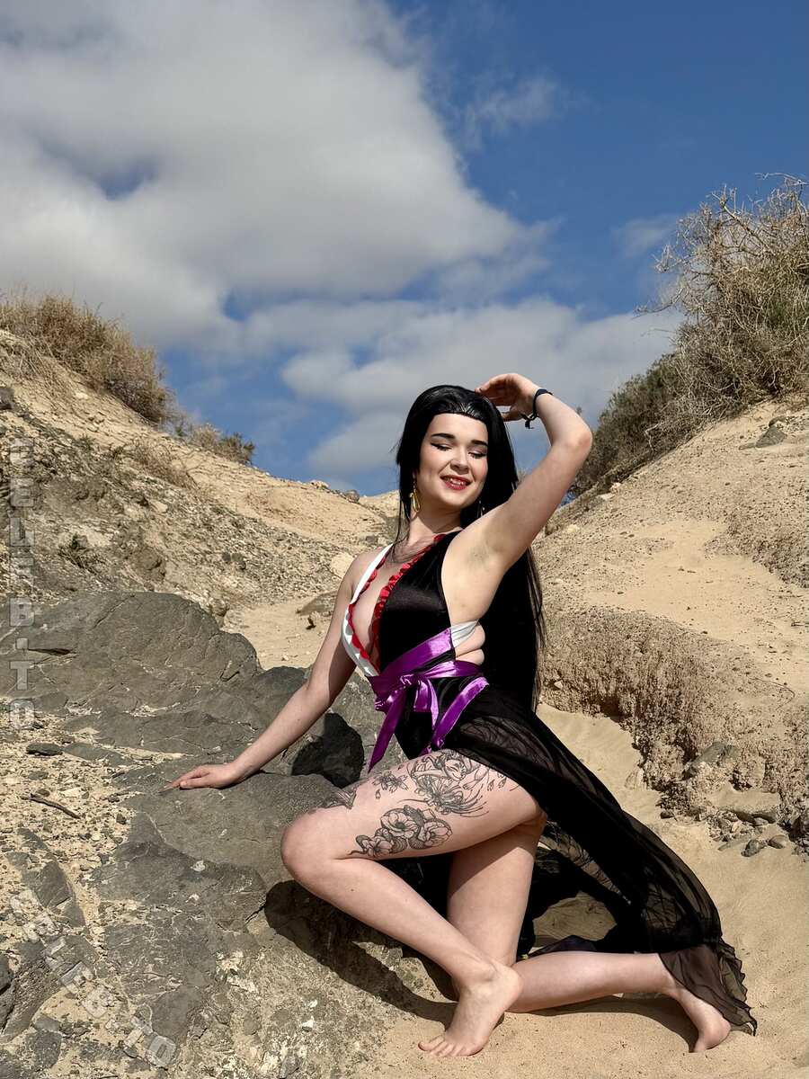 Therlyen nude photo 3