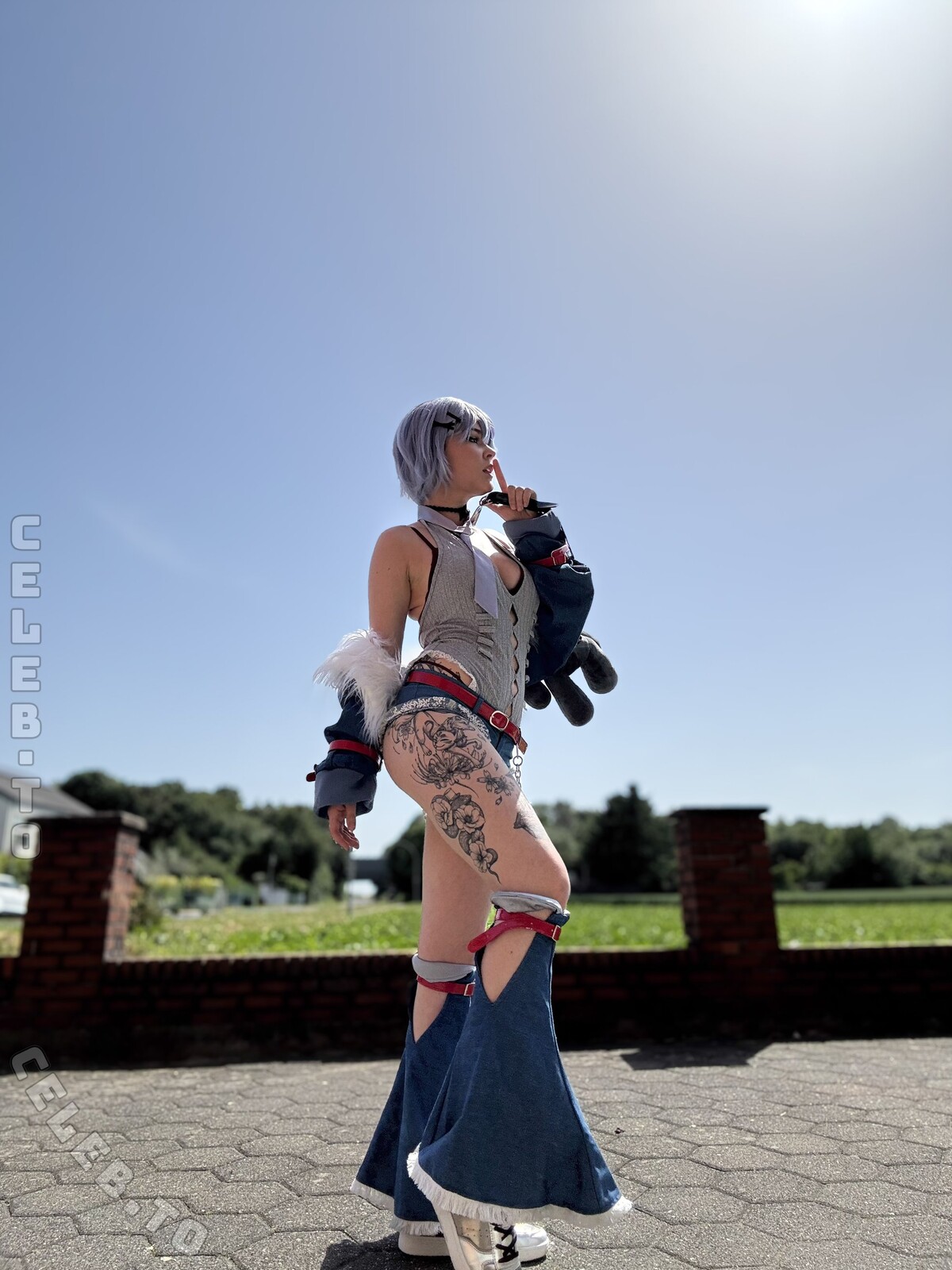 Therlyen nude photo 7