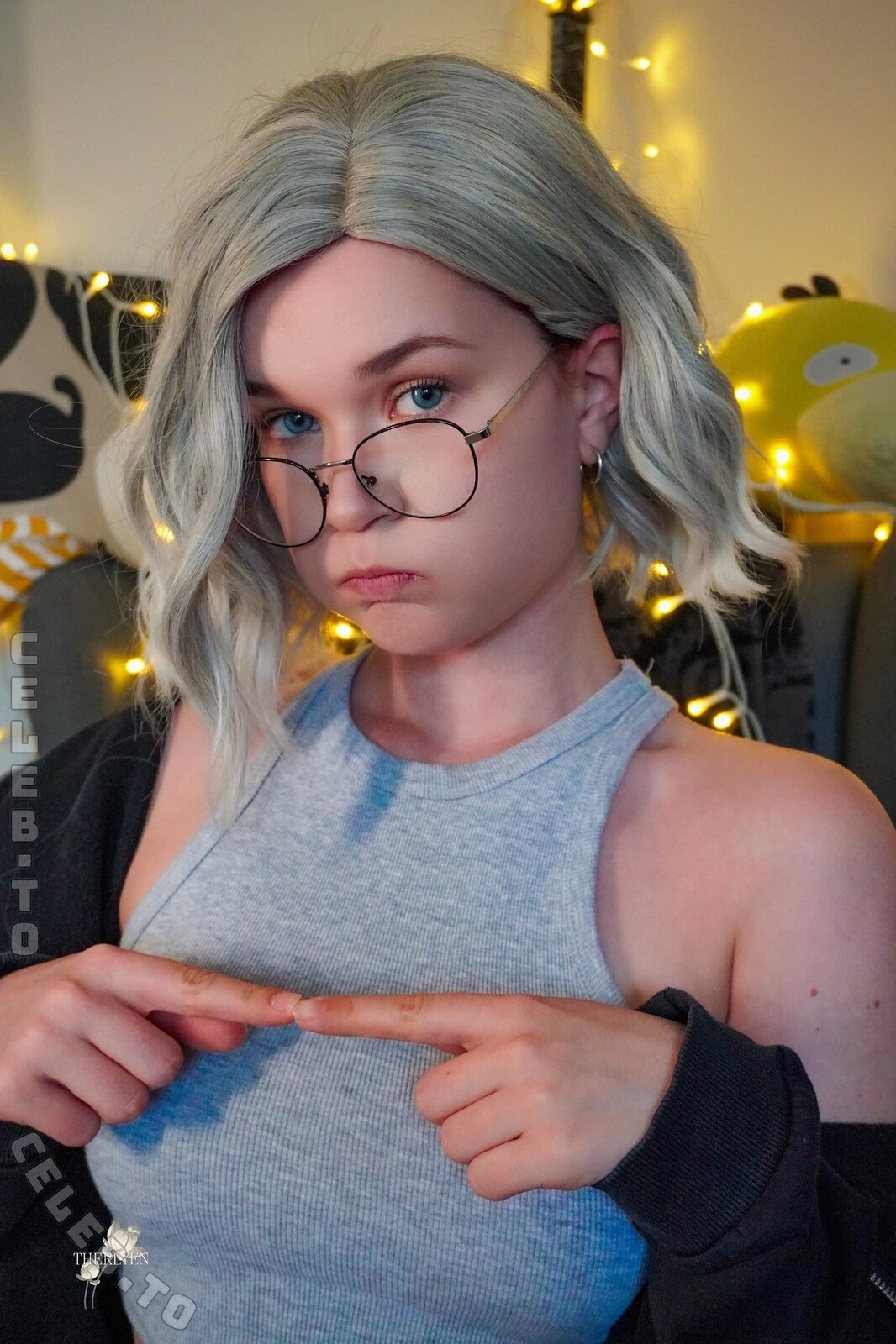Therlyen nude photo 3