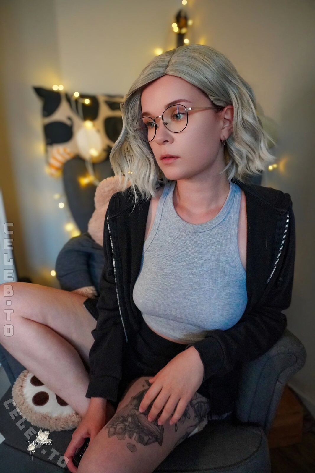 Therlyen nude photo 4