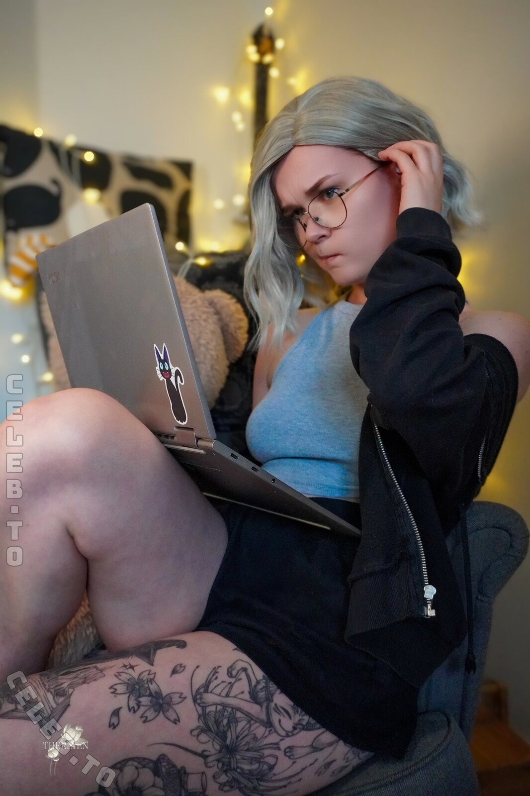 Therlyen nude photo 6