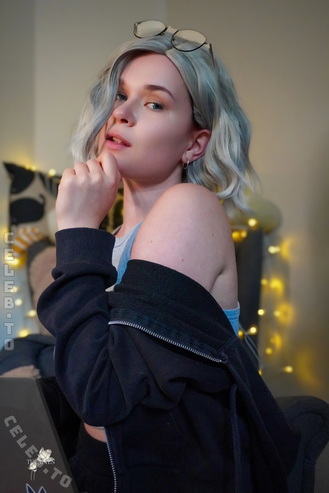 Therlyen nude photo 2