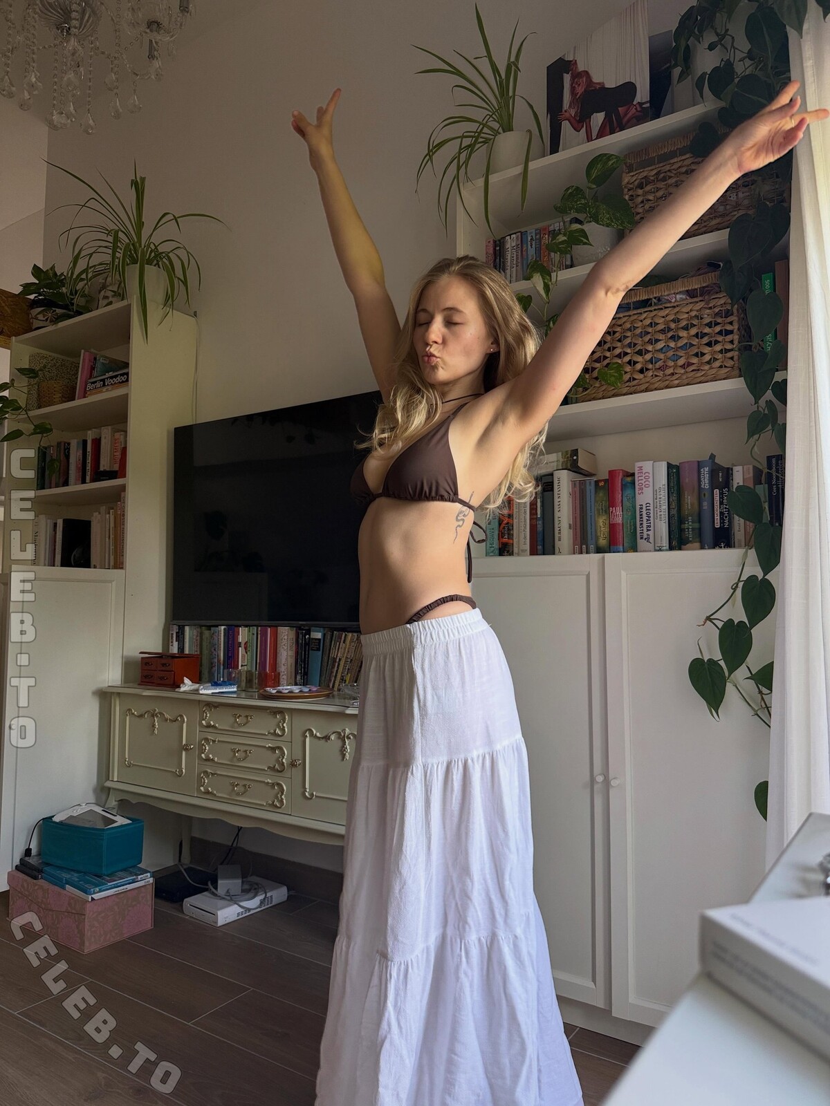 Theshanaofficial nude photo 1