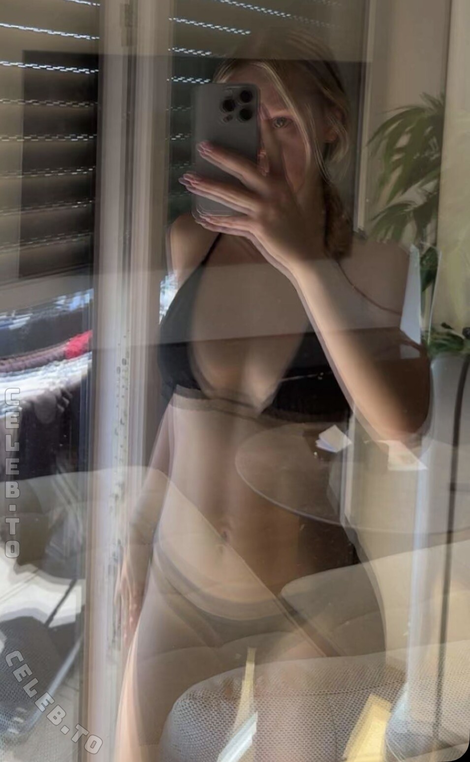 Thesi.Sophie nude photo 1