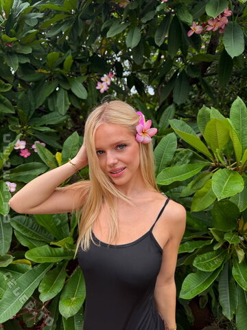 Thesi.Sophie Sexy (1 photo)