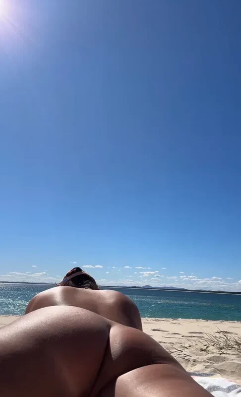 Tia nude photo 20