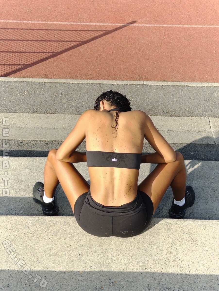 Tina Kunakey nude photo 2