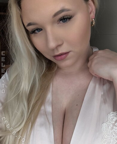 Tina Typicaltinaa nude photo 66