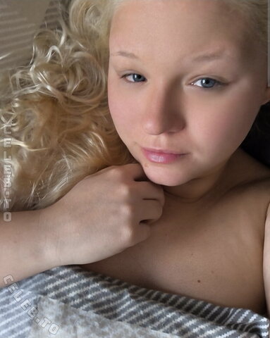 Tina Typicaltinaa nude photo 45