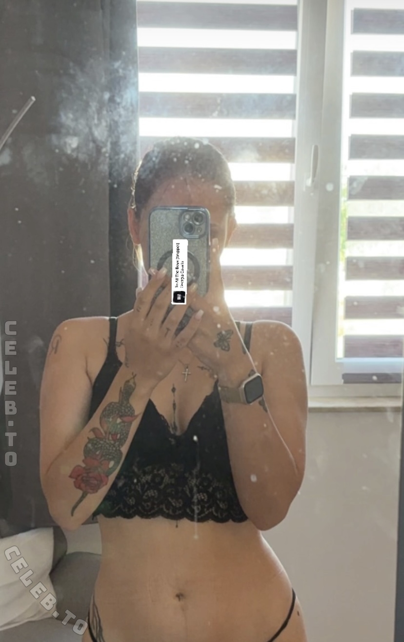 Tinelilnumb nude photo 3