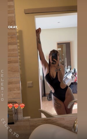 Tinelilnumb nude photo 3