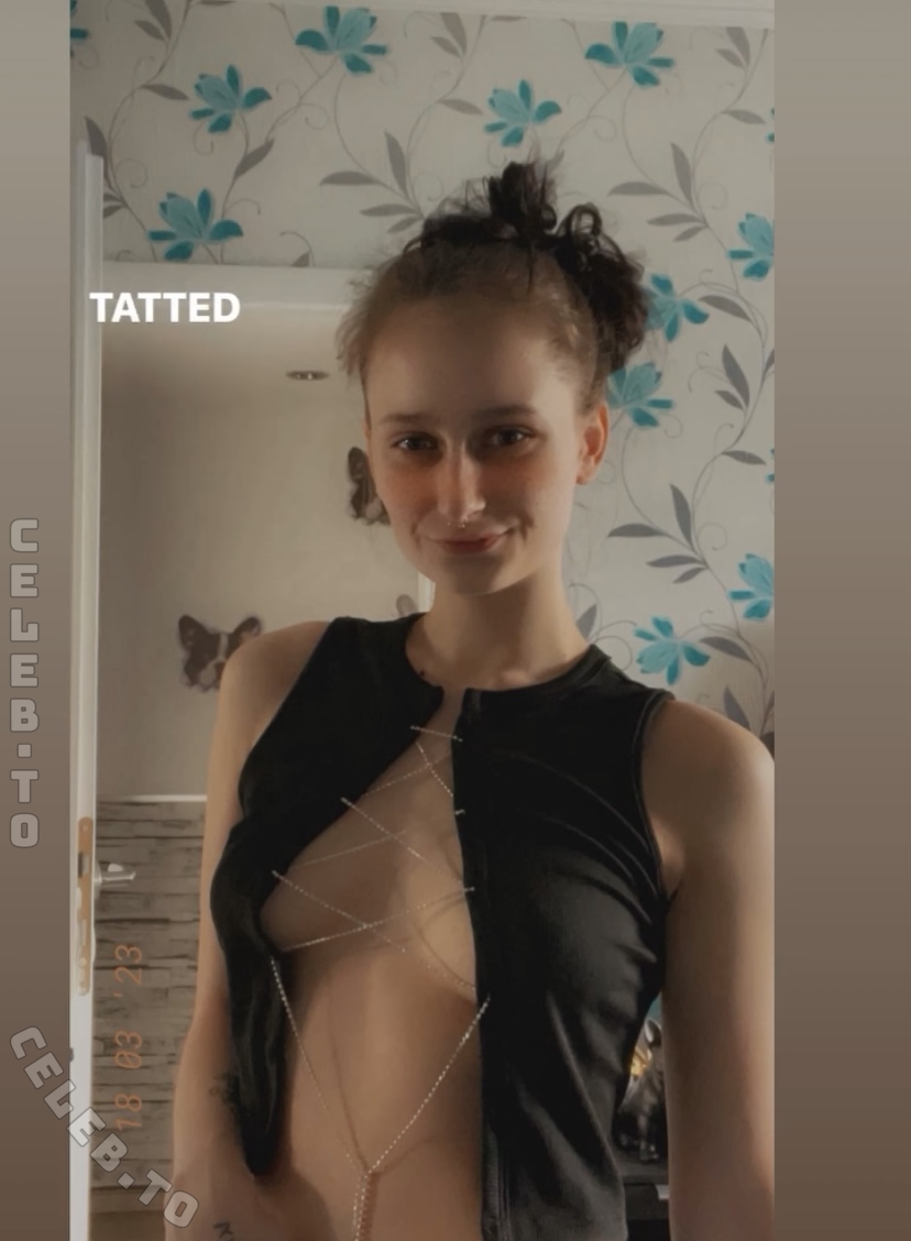Tinelilnumb nude photo 5