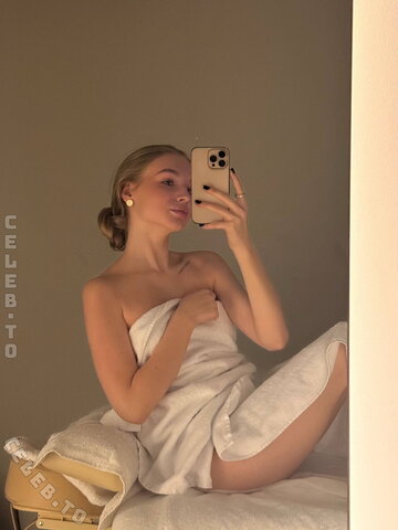 Tiny_crazy nude photo 16