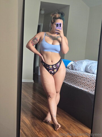 tipsyeee nude photo 20