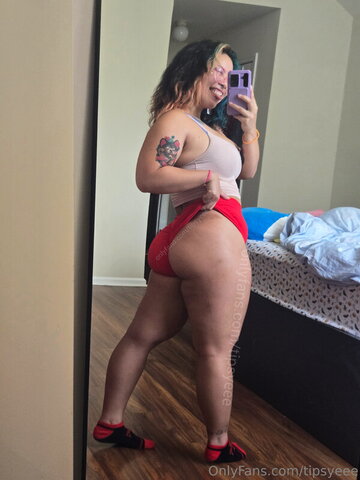tipsyeee nude photo 19