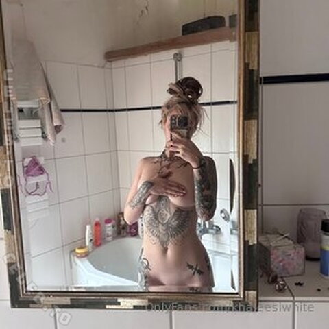 Tizeax nude photo 4