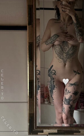 Tizeax nude photo 3